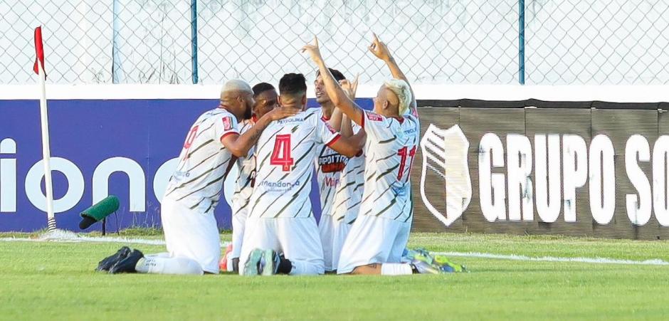 Petrolina elimina o Santa Cruz e garante vaga na semifinal