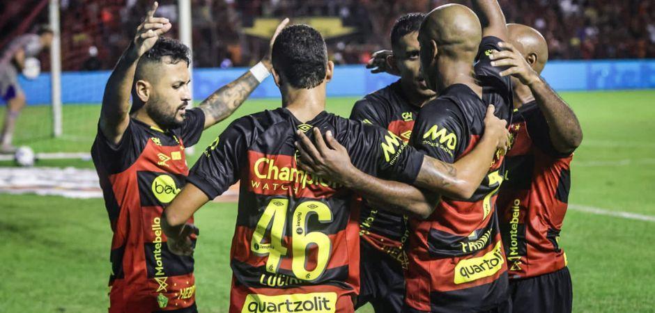 Sport vence Coritiba na Ilha do Retiro por 2x0