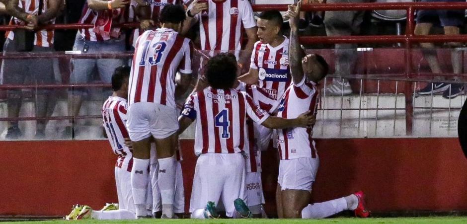 Náutico vence e assume vice-liderança da Série C
