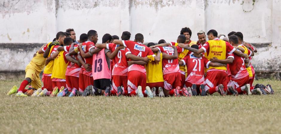 Centro Limoeirense faz jogo festivo em comemoração ao seu aniversário