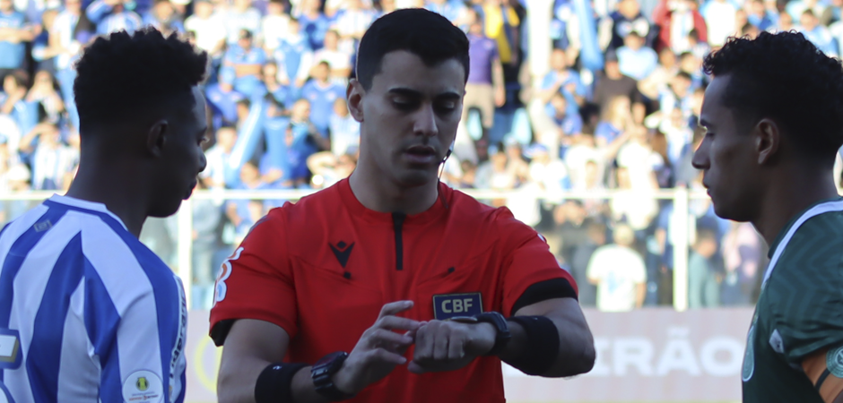 Árbitro Paulo Belence comemora escalação para estreia na Série A